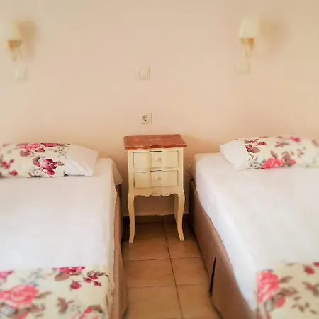 Aparthotel Emerald 3*