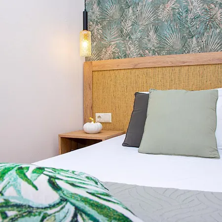Emerald Aparthotel 3*